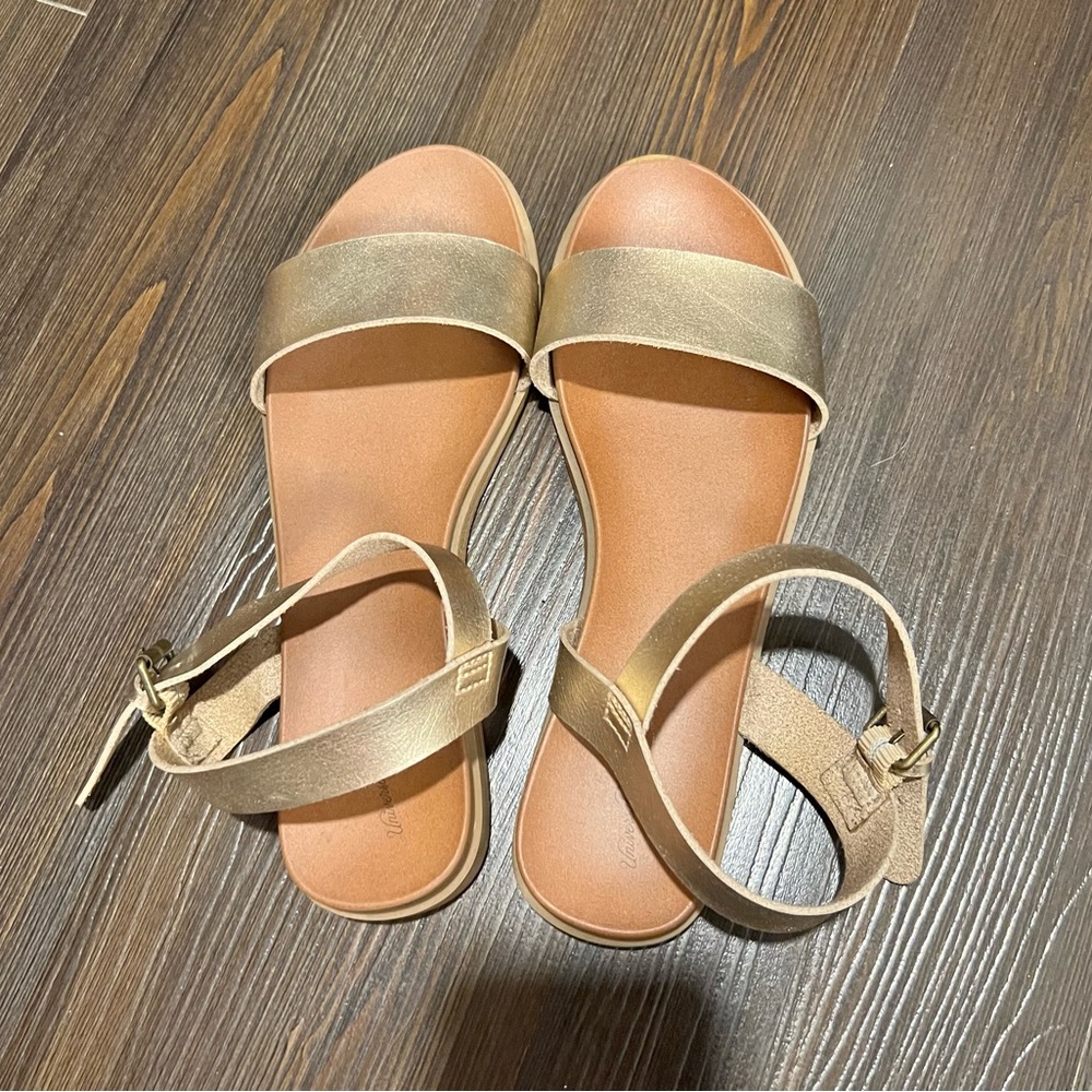 Universal Thread Gold Women's Sandals